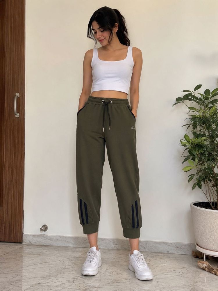 Women’s olive green 3/4 Joggers