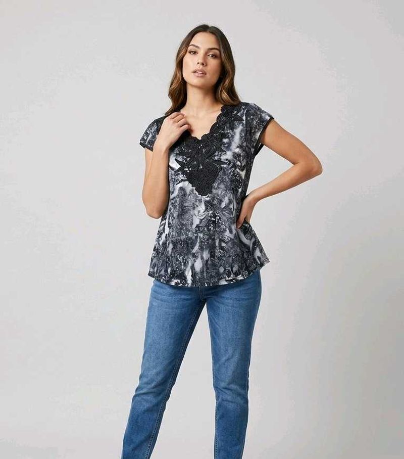 Stylish Black &amp; White Print Top
