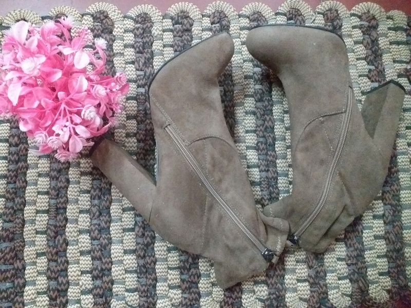 brand new branded winter boots..used never because of size issue..was stored for 1year            last day to sell this pair of boots!!!!