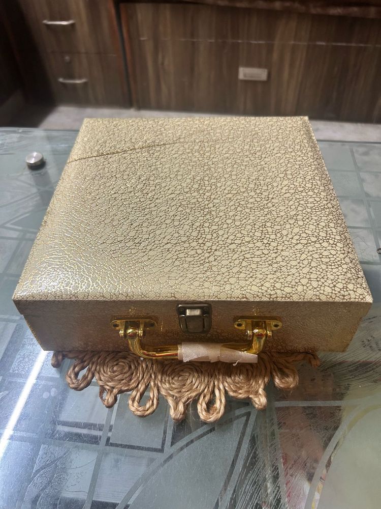 Asthetic jewellery organiser