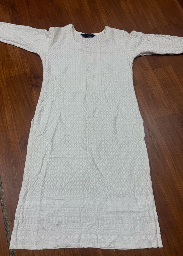 Elegant White Chikankari Kurta