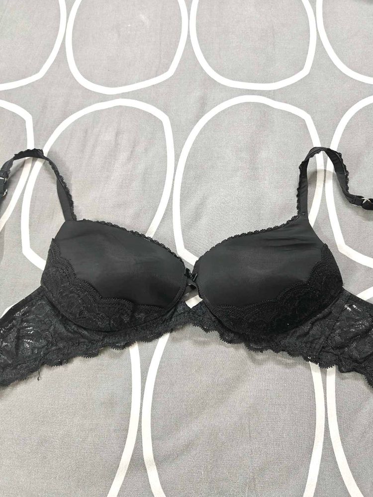 M&amp;S Black Lace Bra - 32D