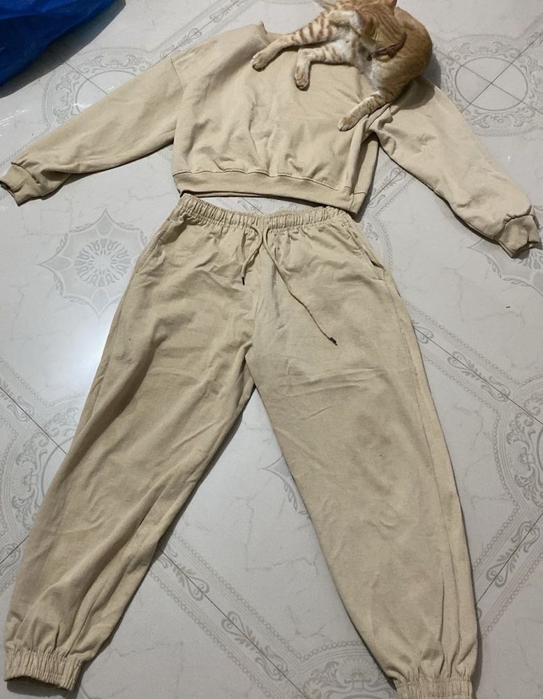 Cozy Loungewear Set - Crop Top &amp; Joggers