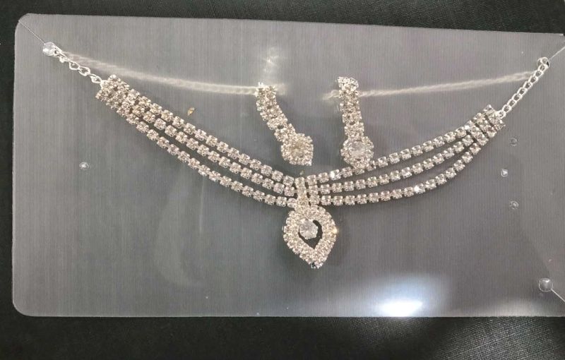 Elegant Rhinestone Necklace &amp; Earring Set