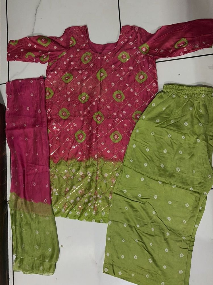 Beautiful Pink &amp; Green Kurta Set