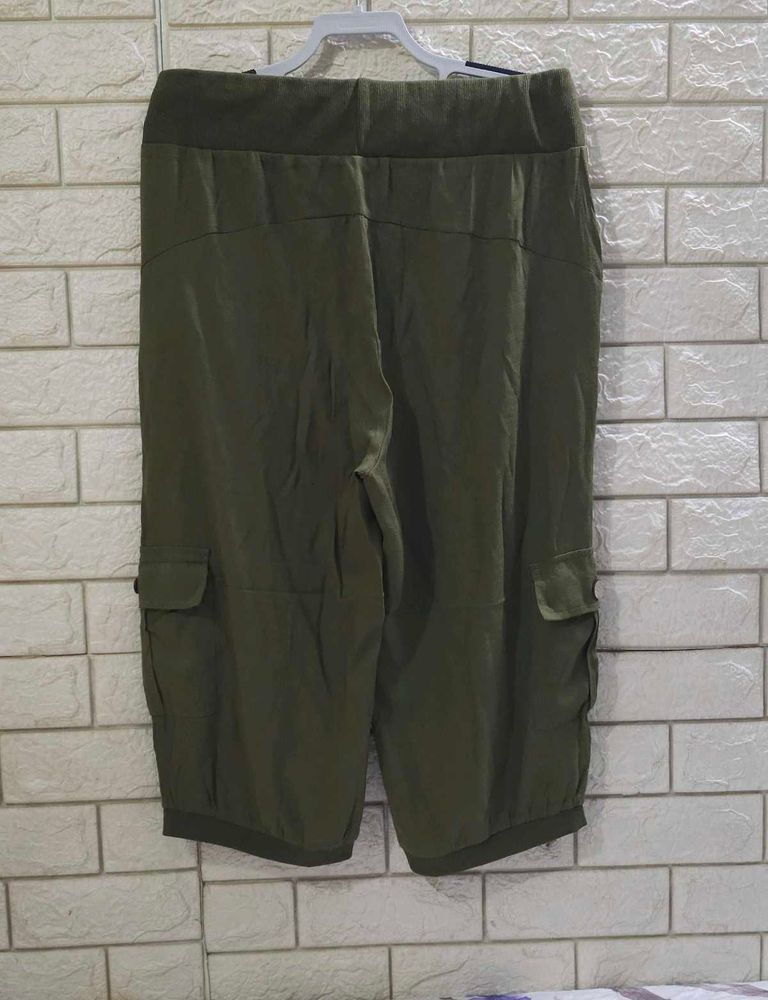 Women's Olive Green Cargo Capri Pants