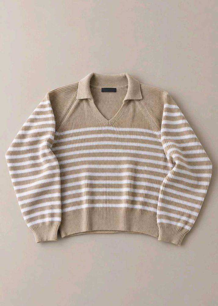 BEIGE AND WHITE STRIPED KNIT SWEATER