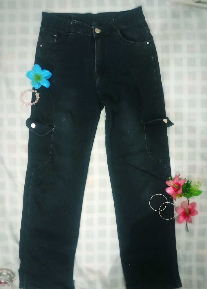 Black Cargo Jeans !
