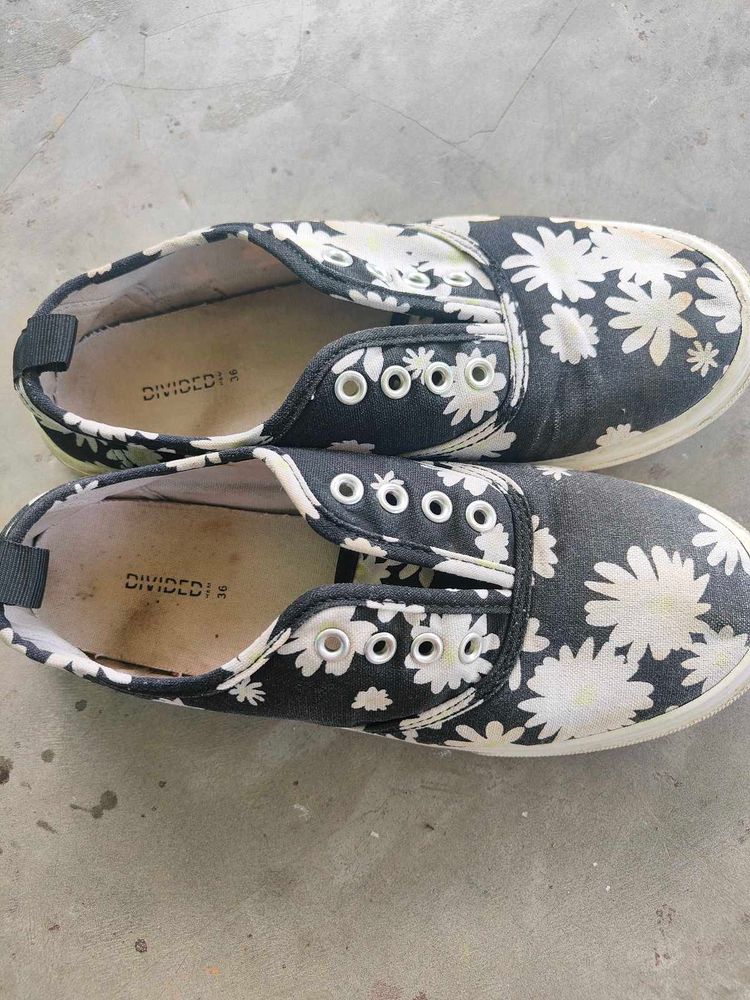 Floral Print Canvas Sneakers