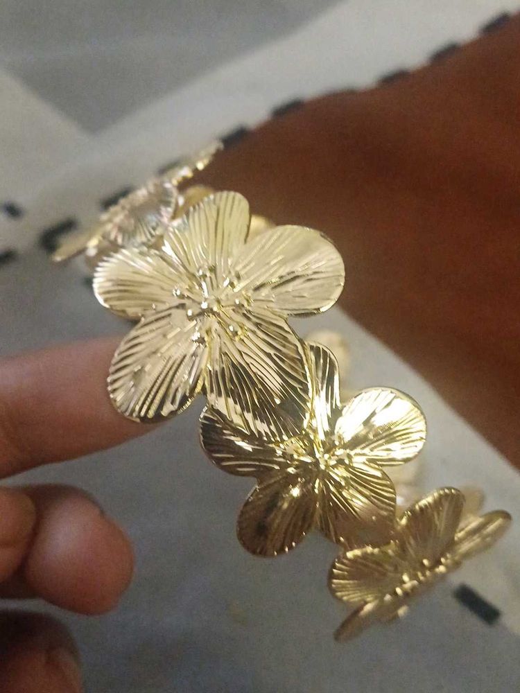 Gold Flower Shoulder Bracelet