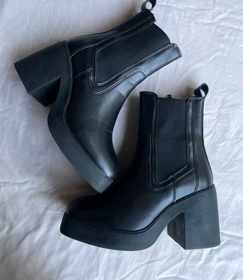 Block heel Chelsea boots