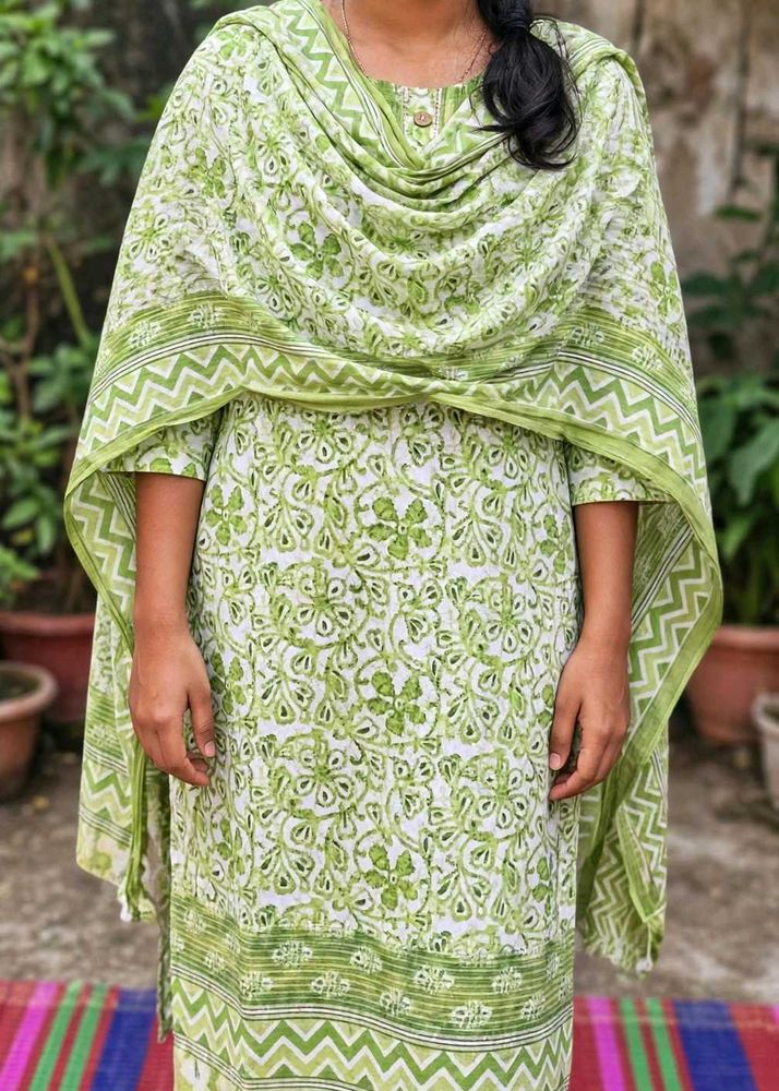 Green Floral Print Kurta Set with Dupatta