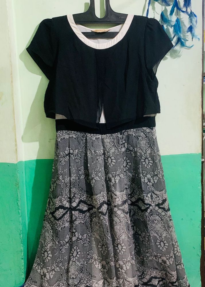 Chic Black &amp; Grey Floral Midi Dress