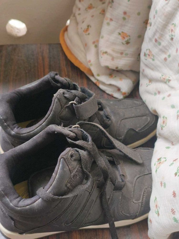 Black Casual Sneakers