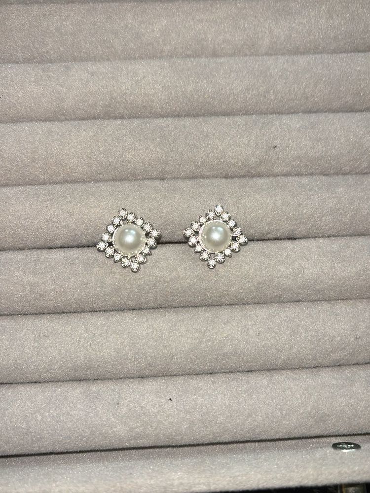 Elegant Pearl &amp; Crystal Stud Earrings