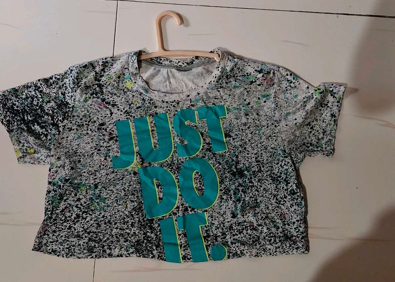 Nike Just Do It Cropped T-Shirt