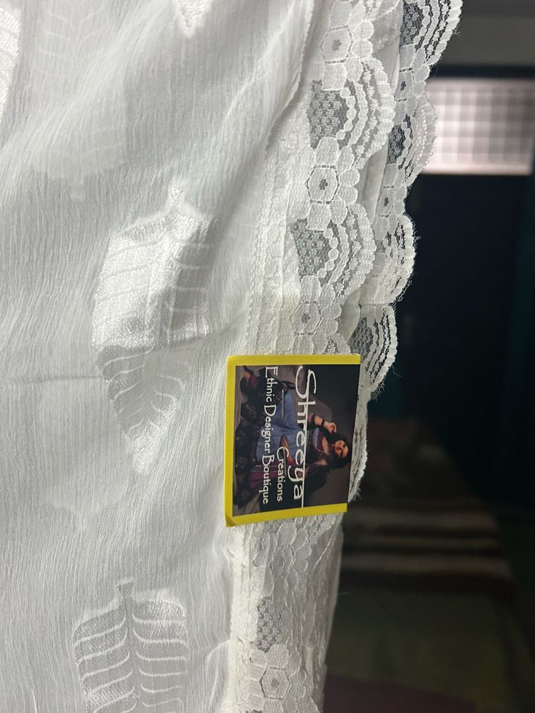 Elegant dyeable Dupatta with Lace