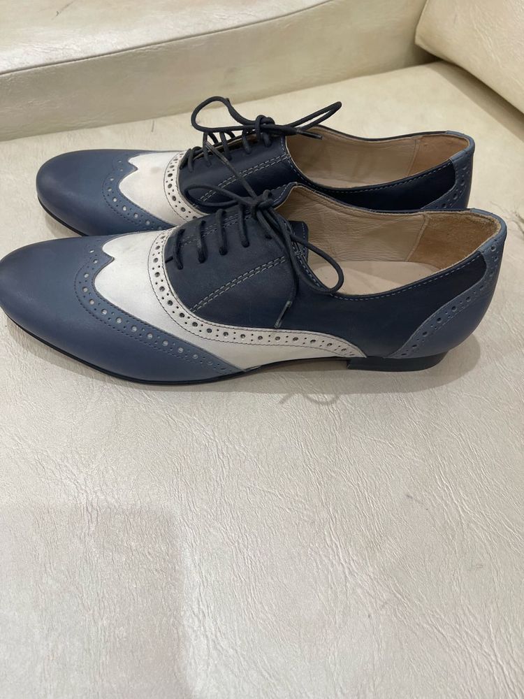 Blue &amp; White Oxford Shoes