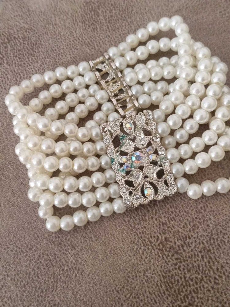 Elegant Faux Pearl Bracelet
