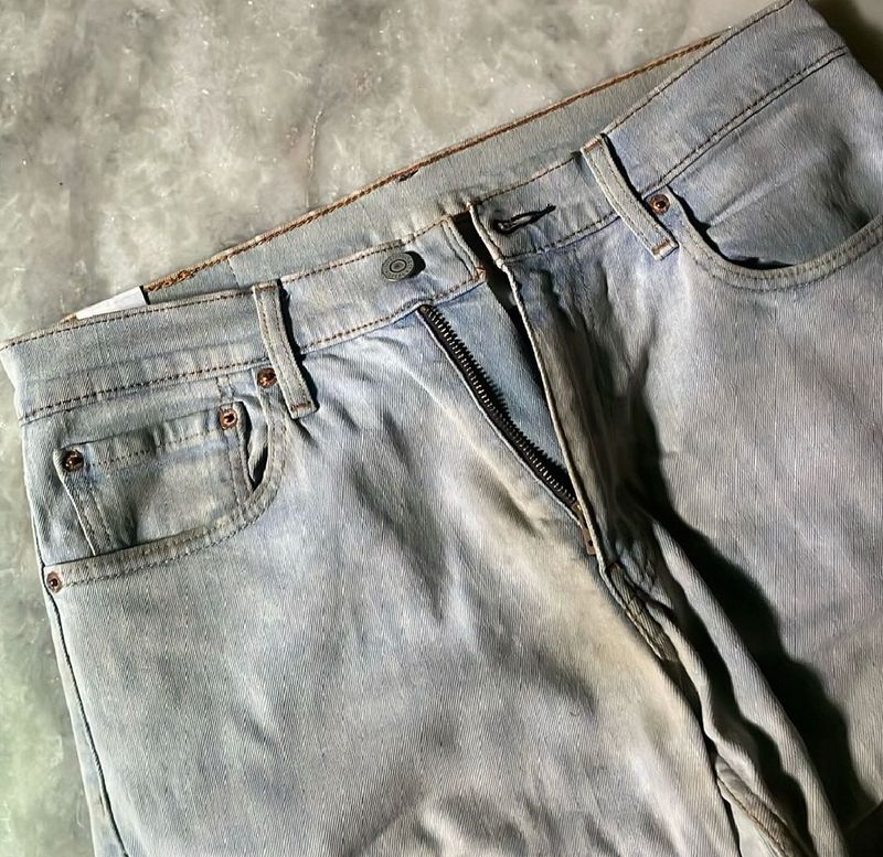 Levi’s Light Wash Denim Jeans