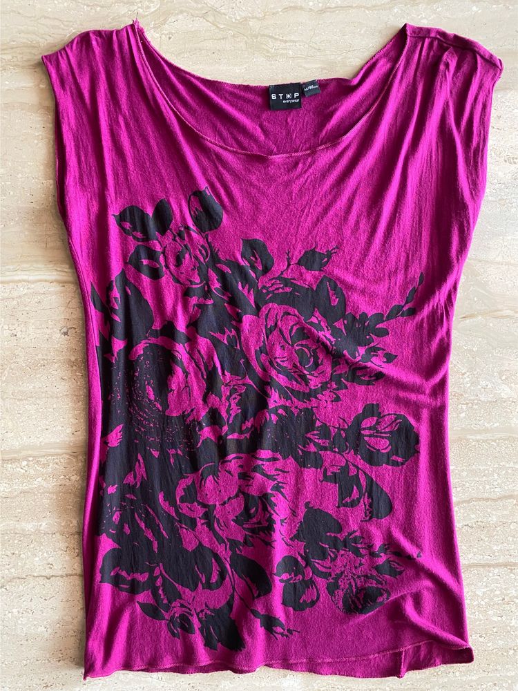 Sleeveless T-shirt