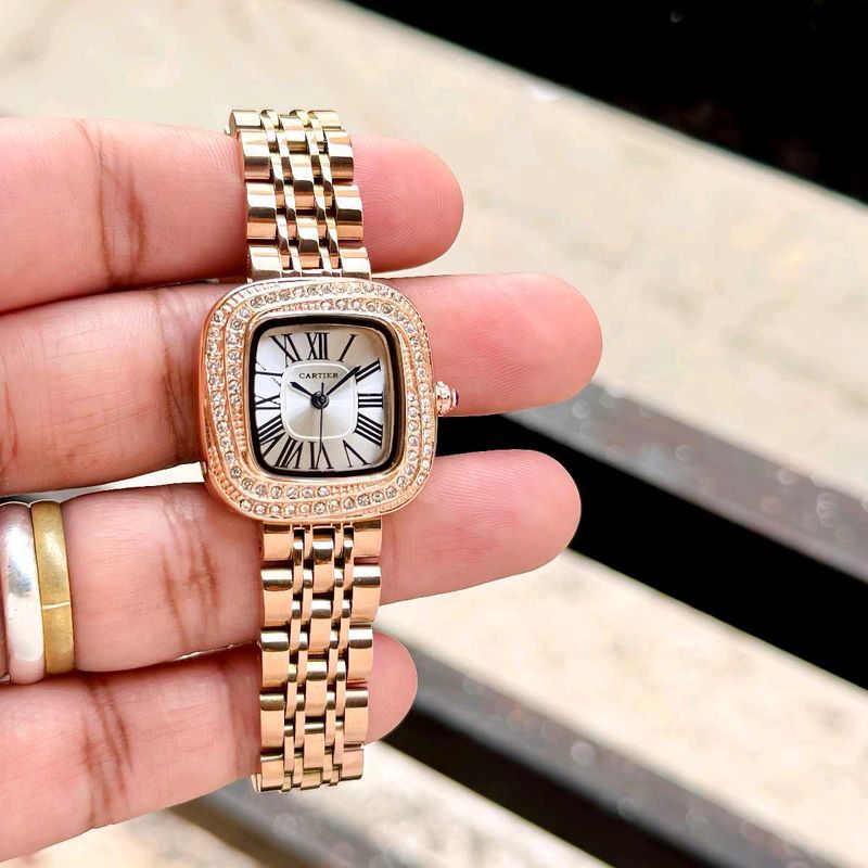 Elegant Cartier Ladies Watch premium pc