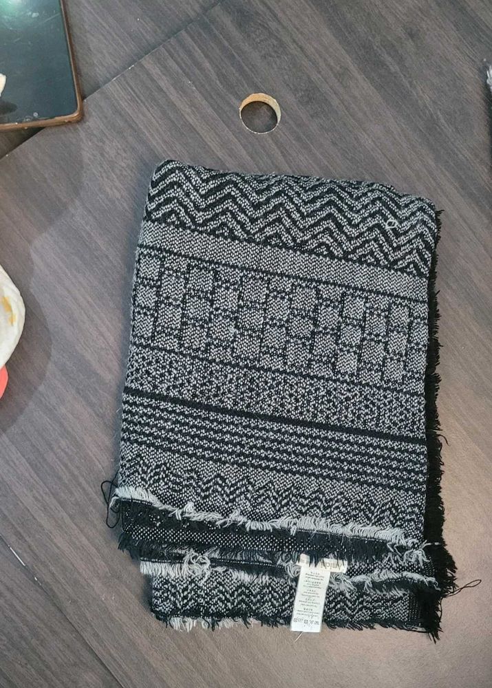 Stylish Geometric Print Scarf