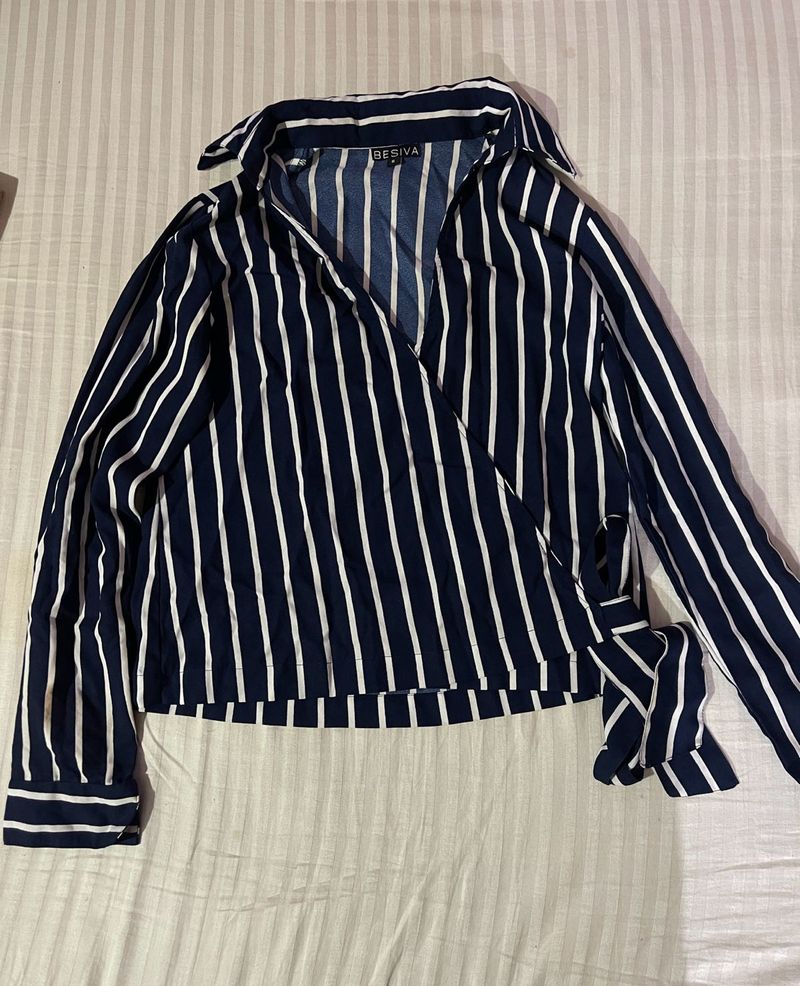 Nevy White Wrap Shirt ✨Like New✨