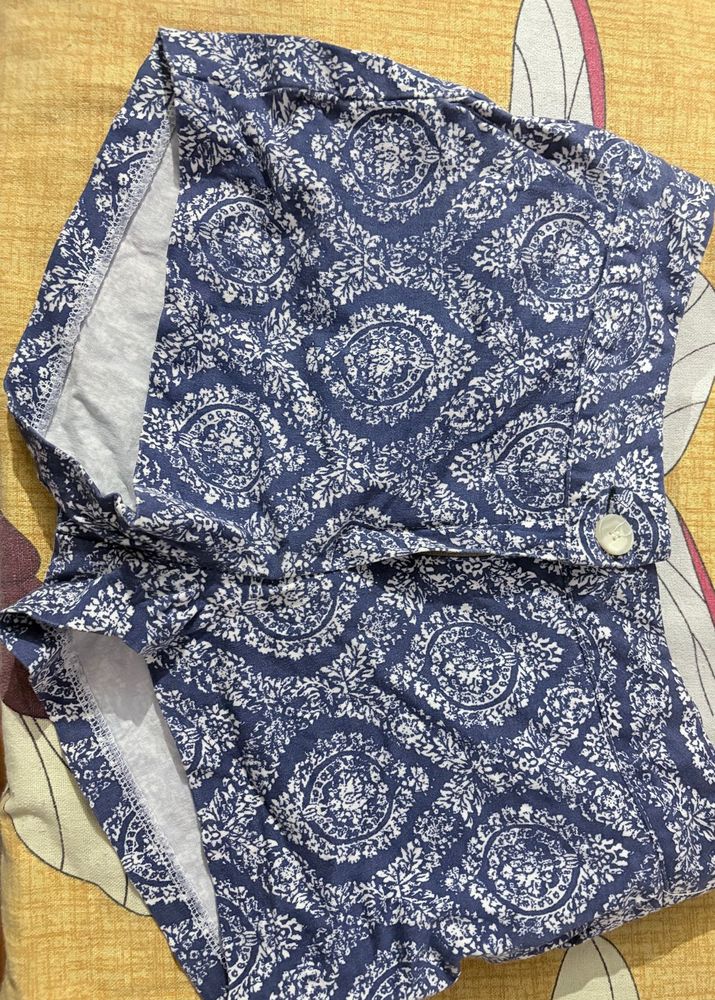 Blue &amp; White Patterned hot pants