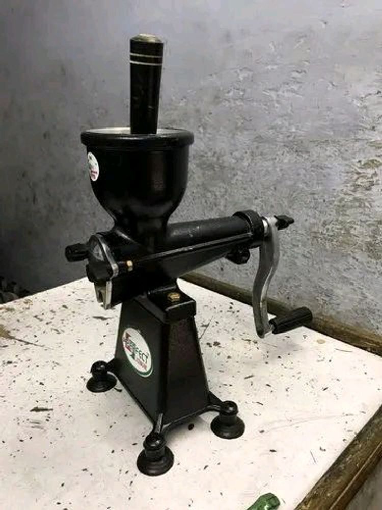 Fruit manual juicer Aluminium
