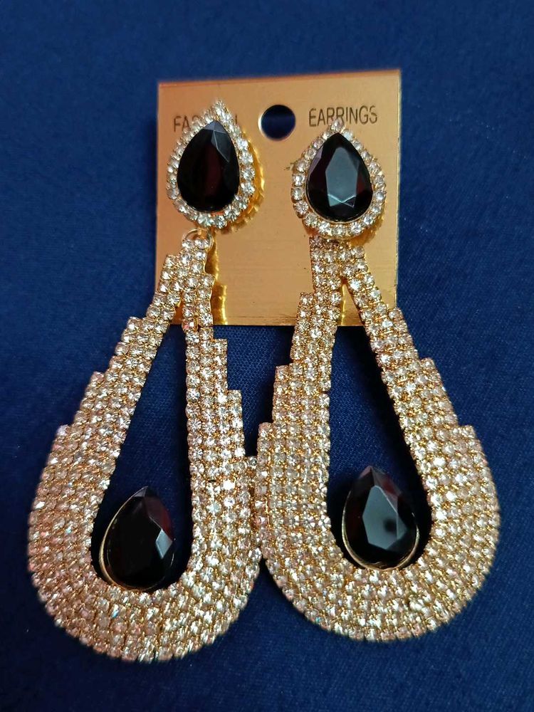Glamorous Black Teardrop Earrings
