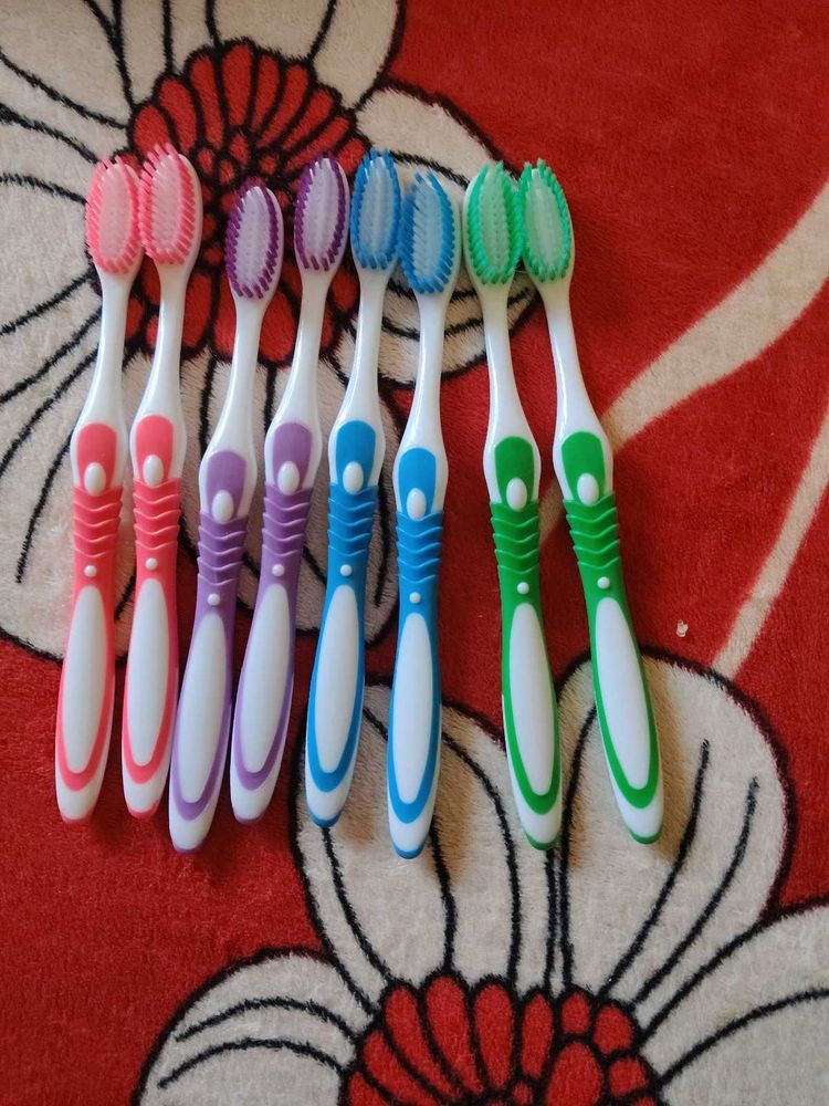 Pack of 8 Toothbrushes