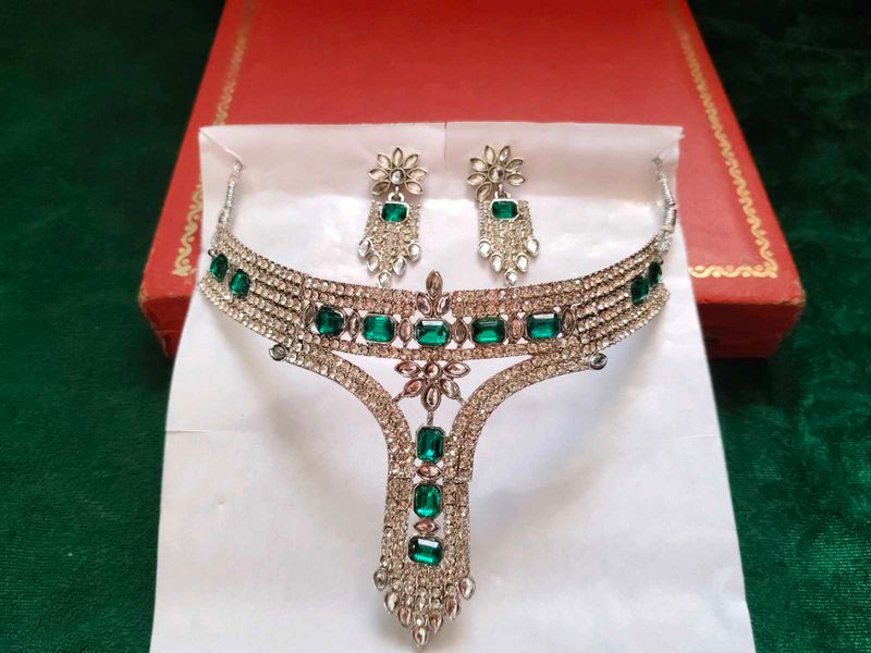 Elegant Emerald &amp; Crystal Necklace Set