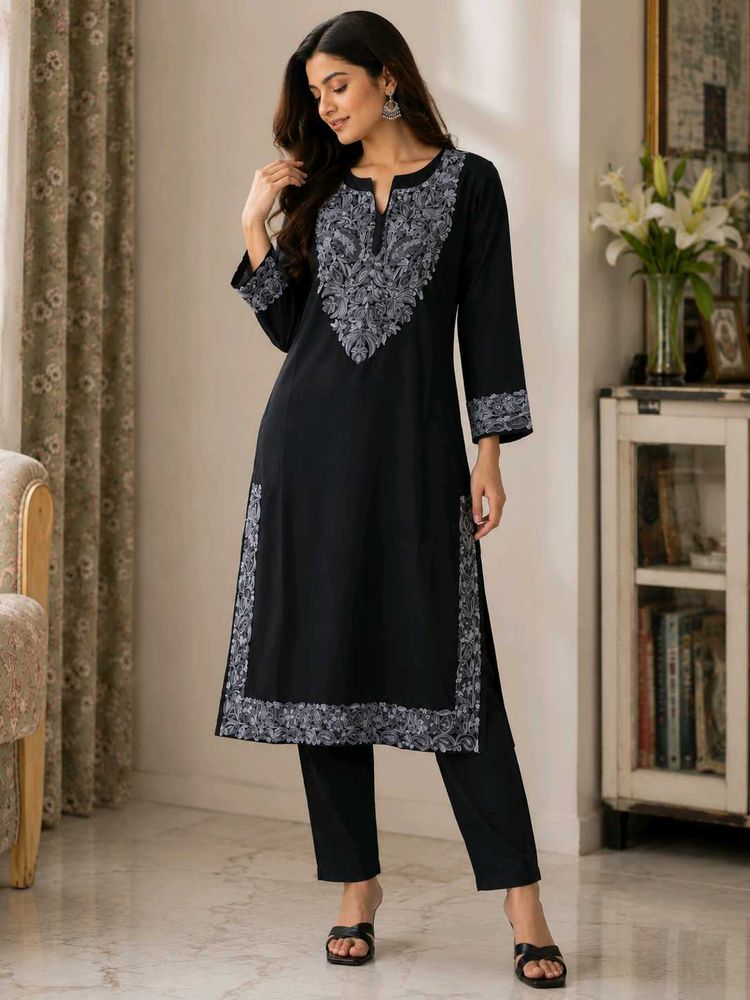 Elegant Black Kurta Set with Intricate Embroidery