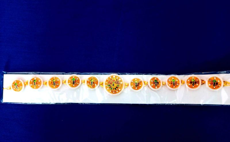 Traditional Indian Maangtik And 4 Rubber Band