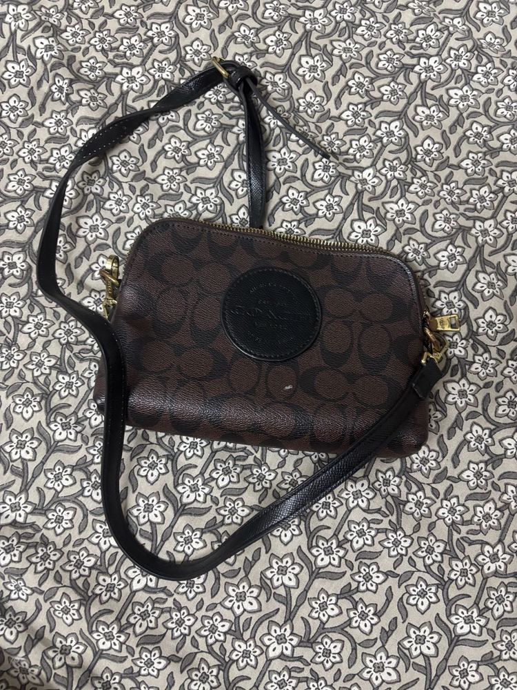 Coach Signature Crossbody Bag(first master copy)