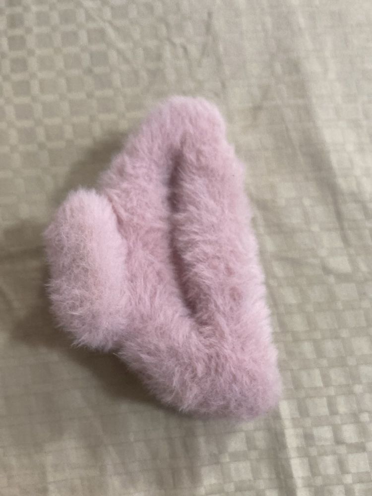 pink fur claw clip