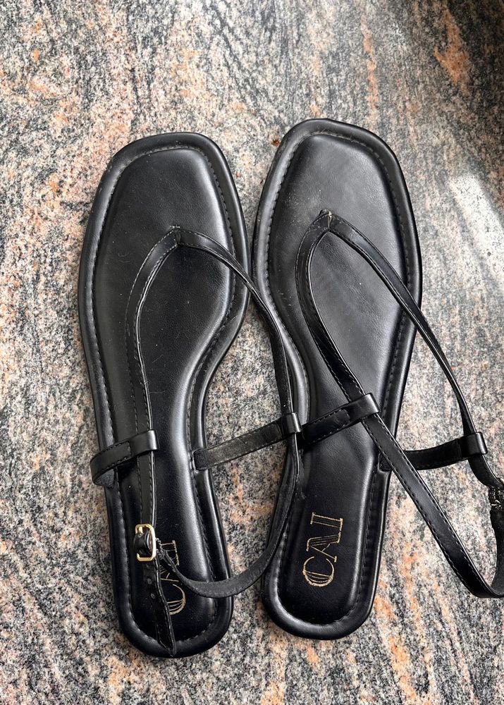 Chic Black Flat Sandals
