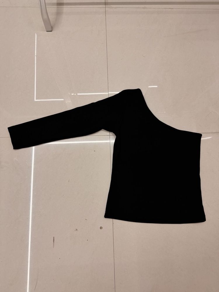 Black One-Shoulder Top