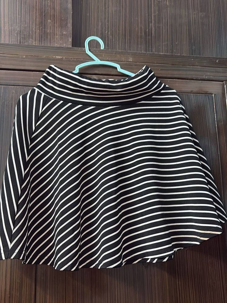 Chic Striped Skater Skirt
