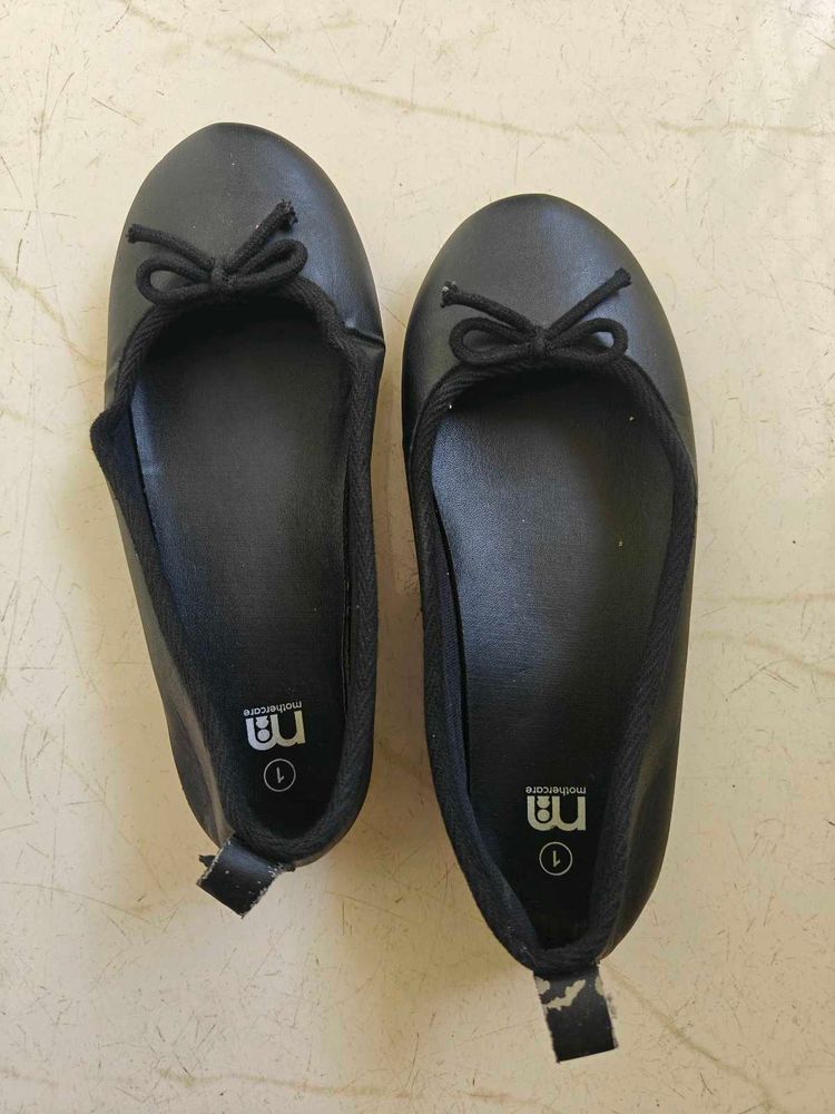 Black Ballet Flats with Bow Detail