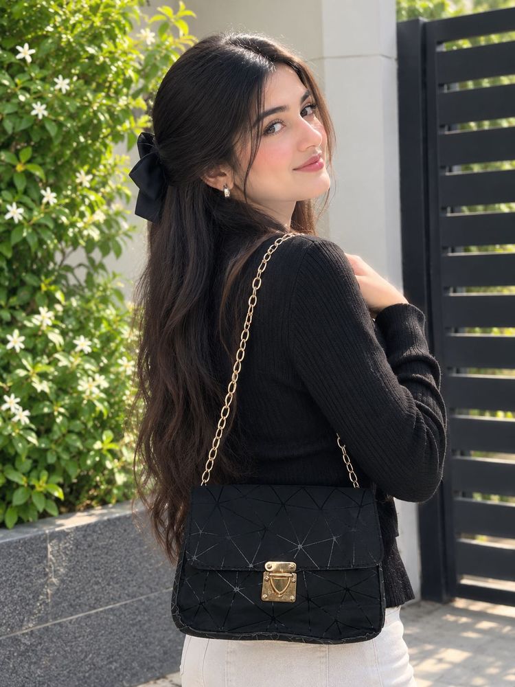 Chic Black Geometric Shoulder Bag