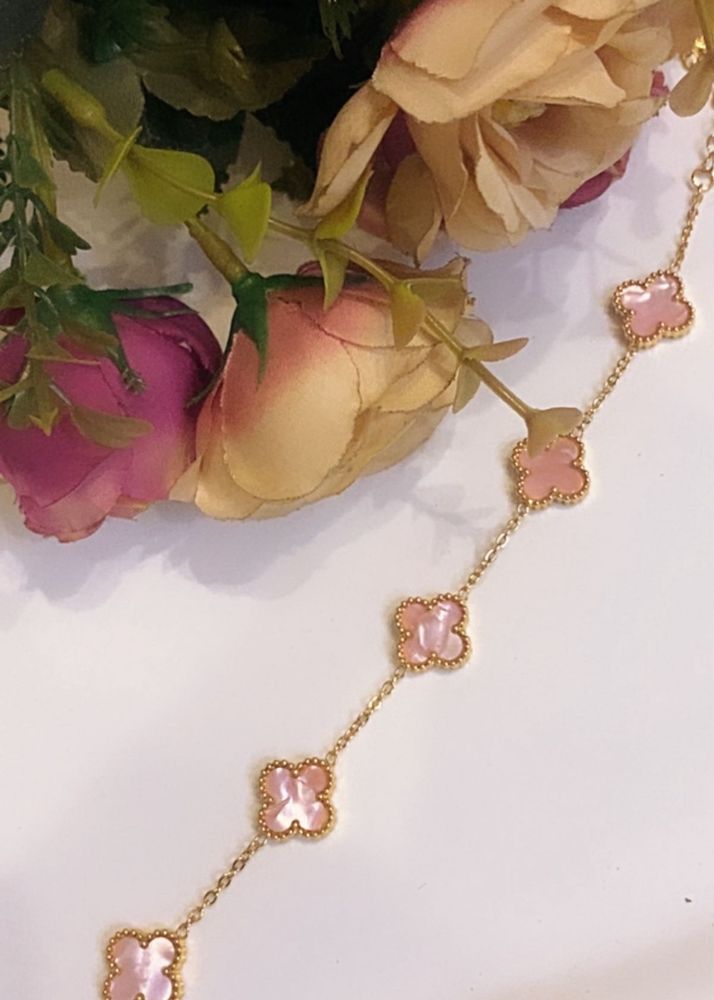 Elegant Clover Bracelet