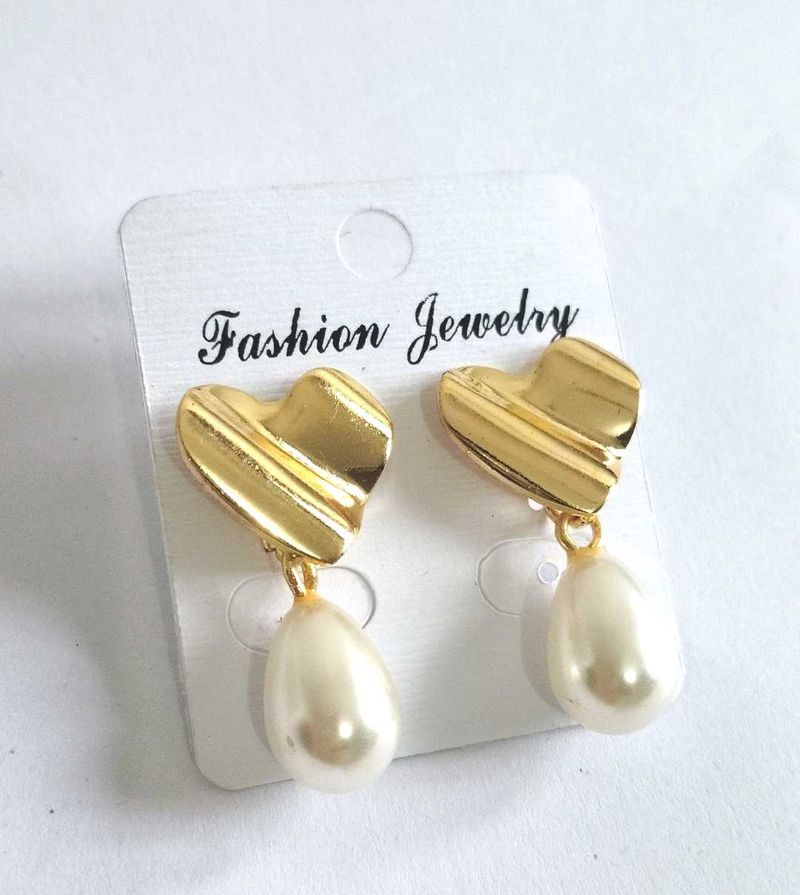 Heart &amp; Pearl Drop Earrings ❣️