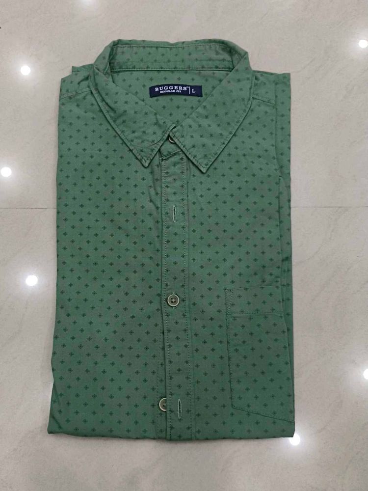 men green shirt