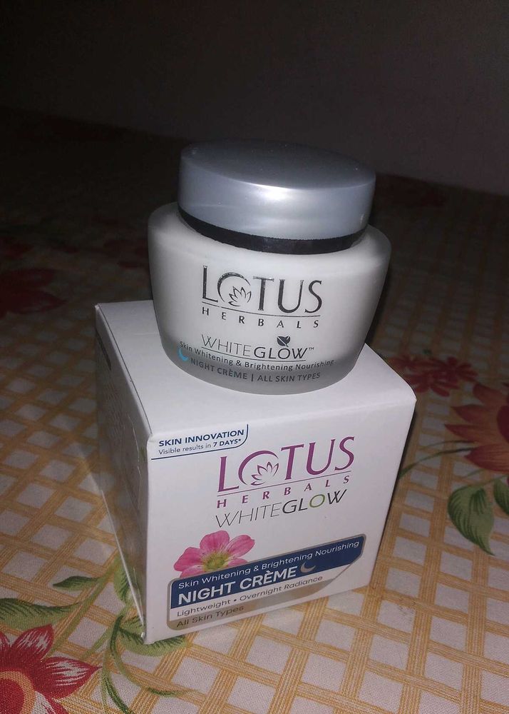 Lotus Herbals White Glow Night Creme