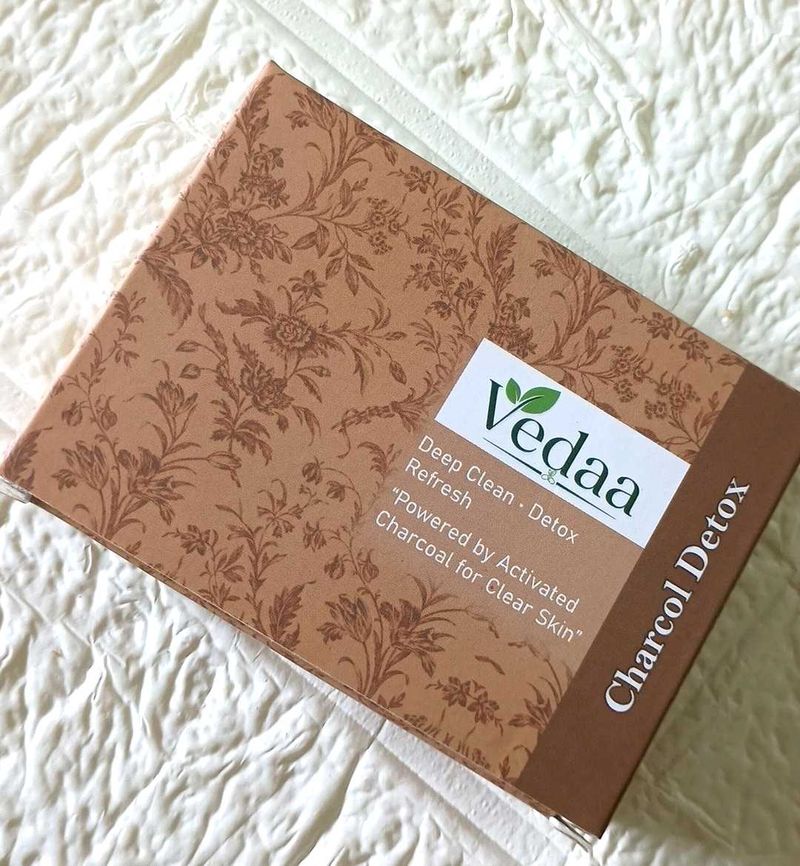 VedaA Charcoal Detox Face Cream