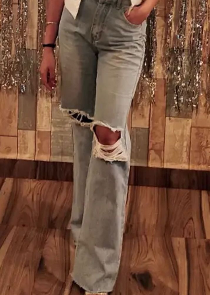 Light Wash Ripped Jeans