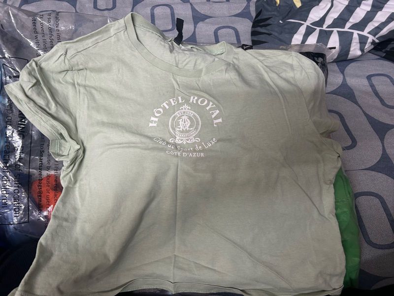 green h&amp;m tshirt