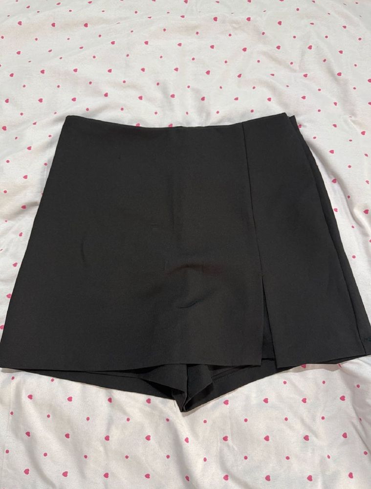 Chic Black Skort
